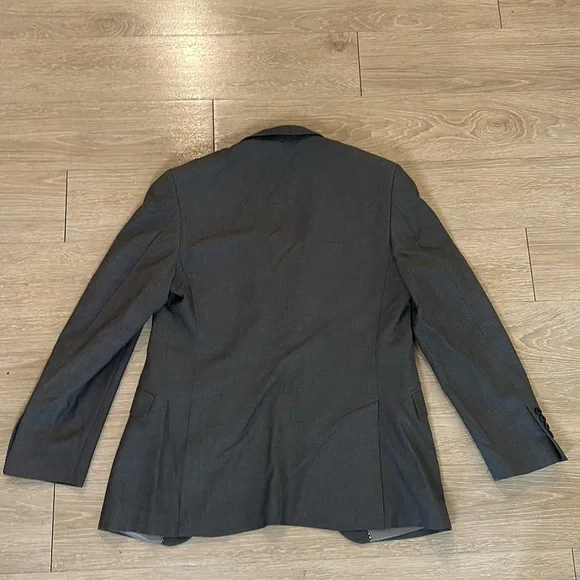 Grey Tailored Suit Brand: Beverly Hills Polo Club Suit Size: 38R Pant Size: 32WR - Picture 5 of 13